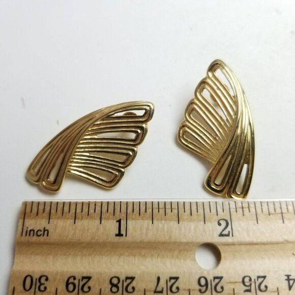 Vintage Trifari Gold Tone Stud Earrings, Funky Wing Wave Design, 80s 90s Style - Picture 5 of 6